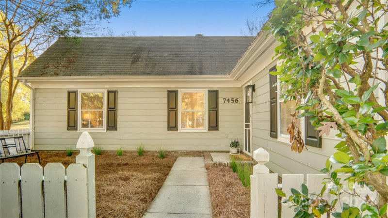 Property image 4 at 7456 Crowflock Court, Charlotte, NC 28226