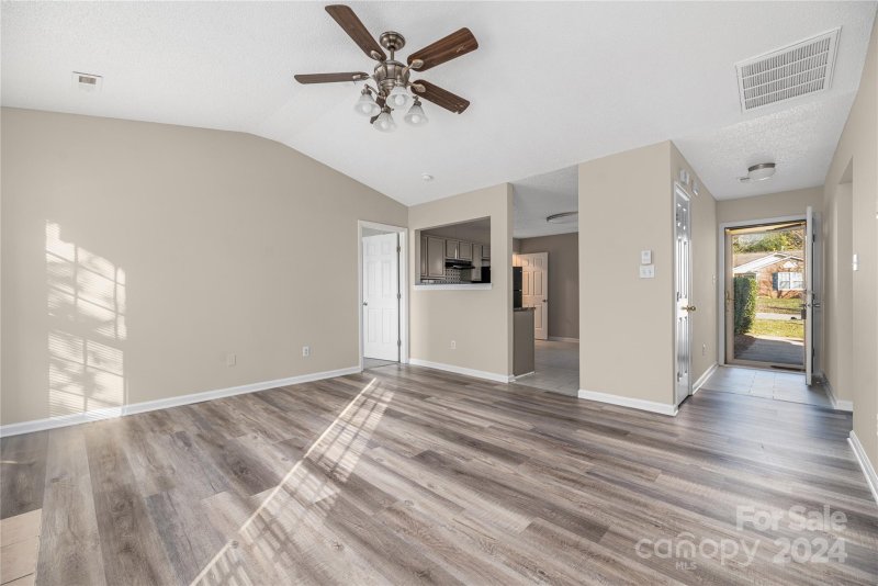 Property image 4 at 3023 Fairglen Road, Charlotte, NC 28269