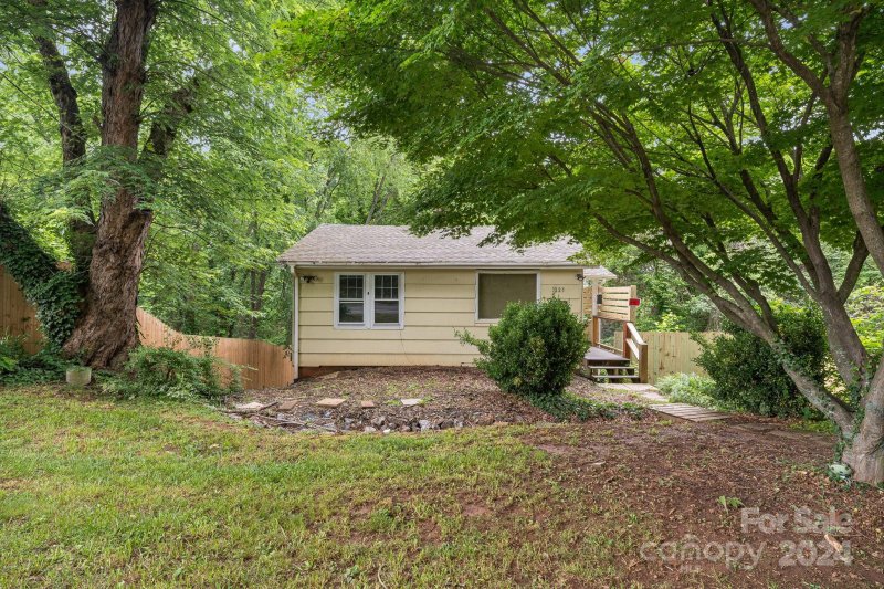 Property image 3 at 225 State Street, Asheville, NC 28806