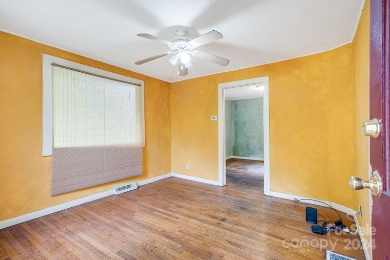 Property image 5 at 225 State Street, Asheville, NC 28806