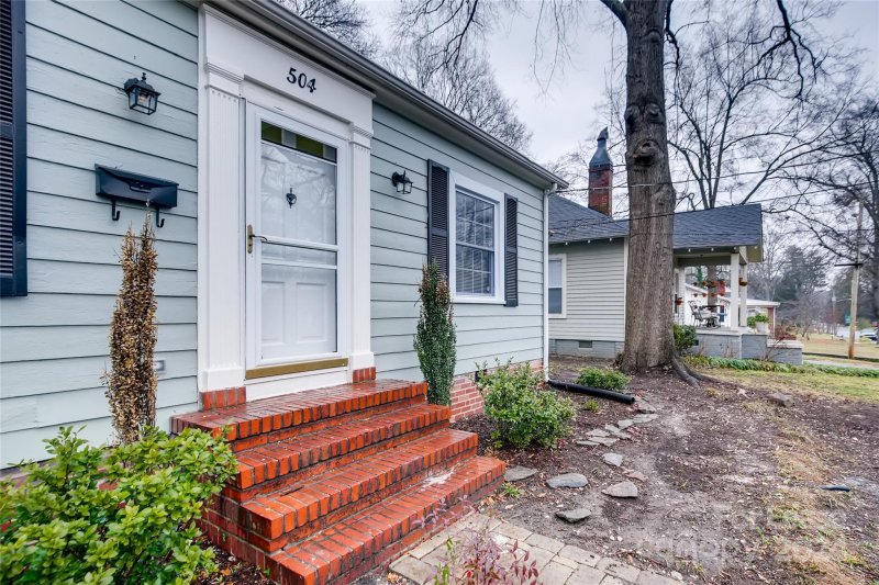 Property image 2 at 504 W 6th Street, Gastonia, NC 28052