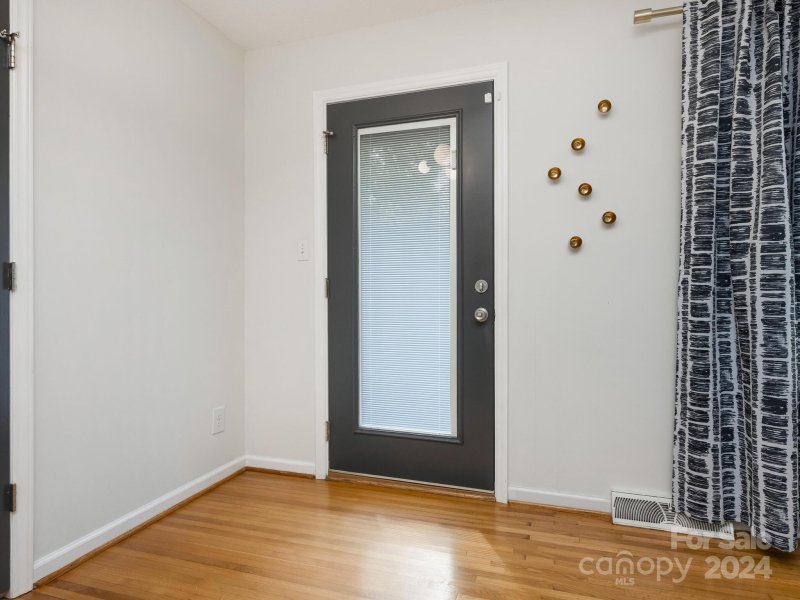 Property image 3 at 936 Eaglewood Avenue, Charlotte, NC 28212