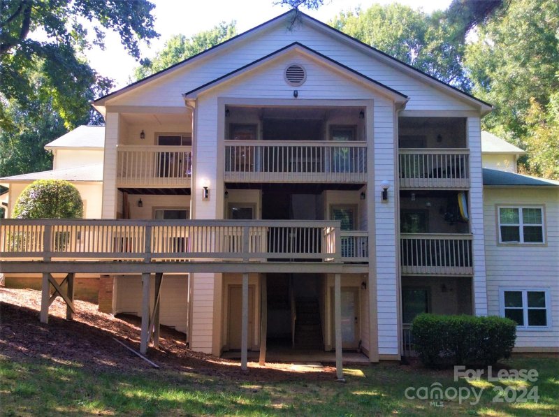 1011 Churchill Downs Court