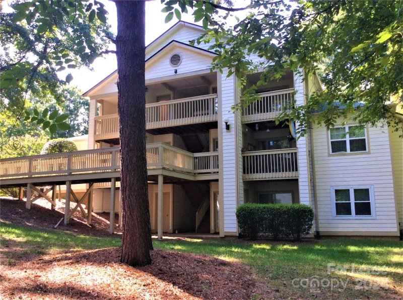 Property image 3 at 1011 Churchill Downs Court, Charlotte, NC 28211