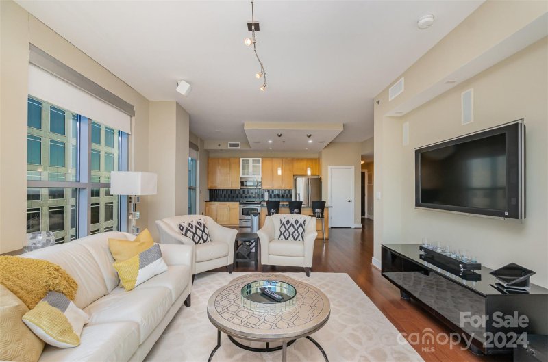 Property image 4 at 333 W Trade Street, Charlotte, NC 28202