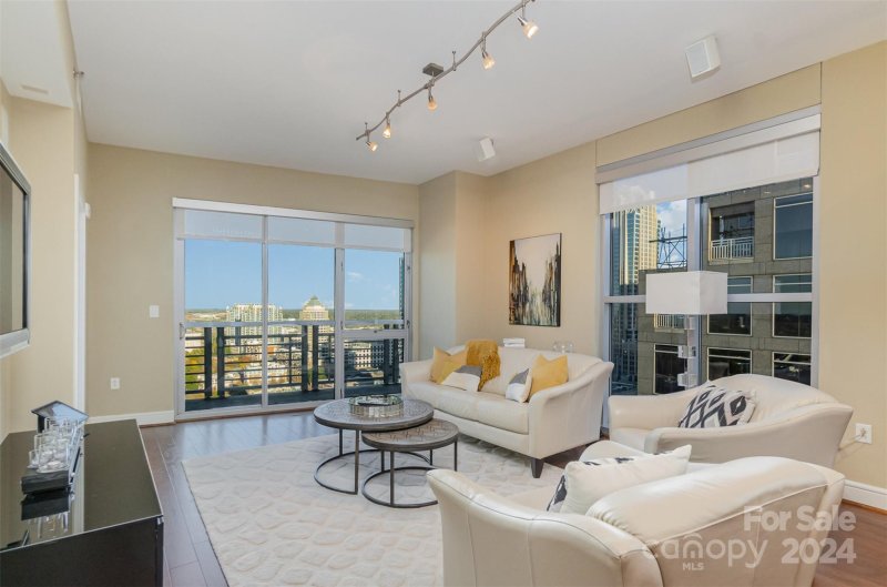 Property image 5 at 333 W Trade Street, Charlotte, NC 28202