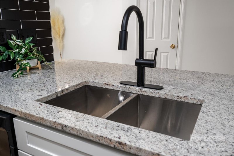 Property image 3 at 10943 Carmel Crossing Road, Charlotte, NC 28226