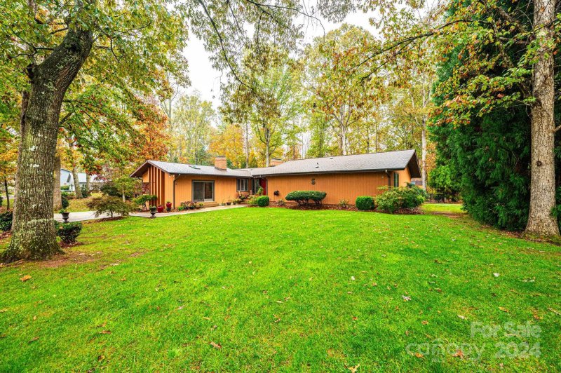 Property image 2 at 1740 Fairway Drive, Newton, NC 28658