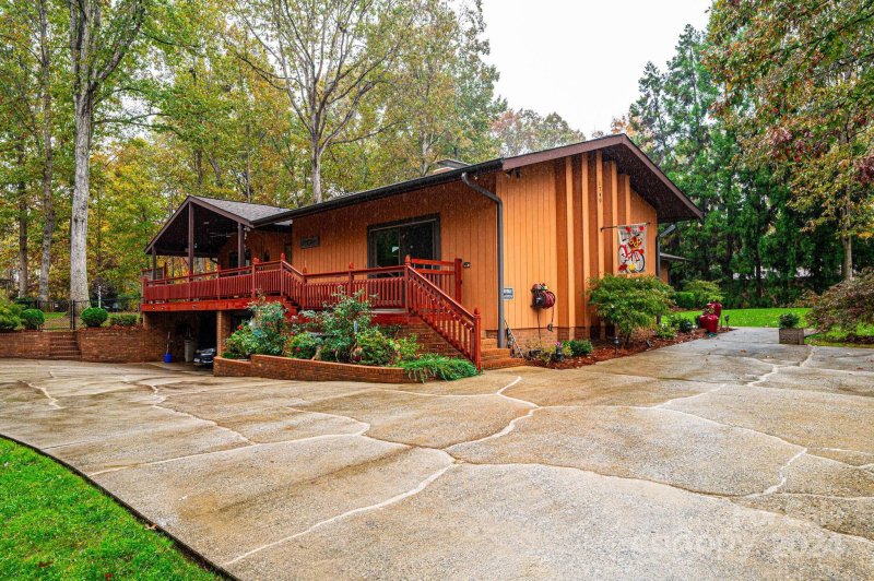 Property image 3 at 1740 Fairway Drive, Newton, NC 28658