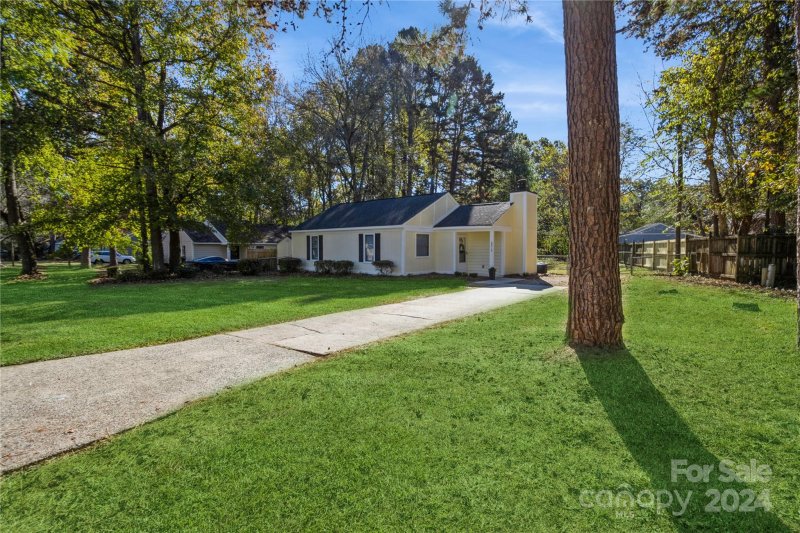 Property image 5 at 6010 Woodthrush Drive, Charlotte, NC 28227