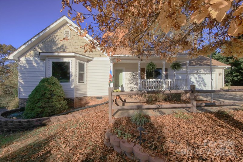 Property image 3 at 108 Gatwick Court, Statesville, NC 28677