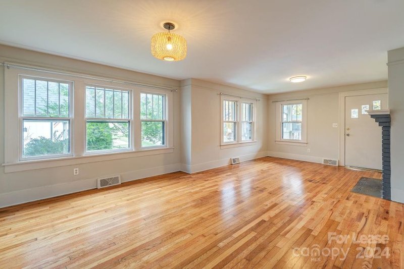 Property image 4 at 87 Nevada Avenue, Asheville, NC 28806