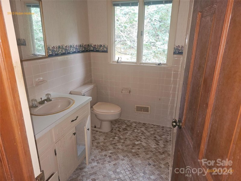 Property image 3 at 5913 Robin Hollow Drive, Mint Hill, NC 28227