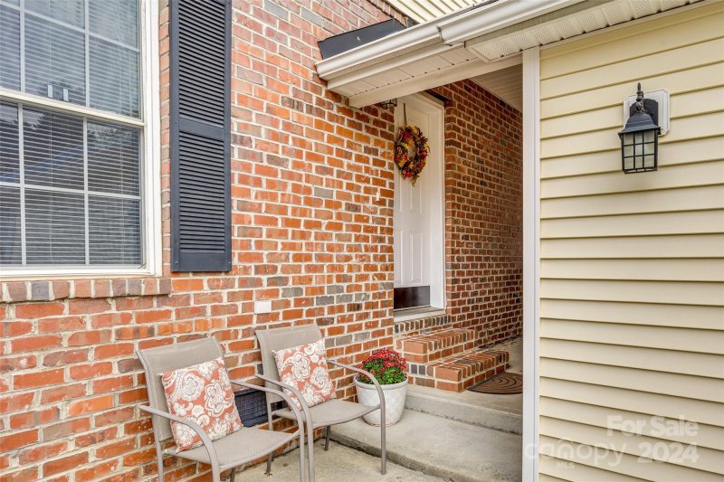 Property image 2 at 7010 Elm Hill Court, Charlotte, NC 28217