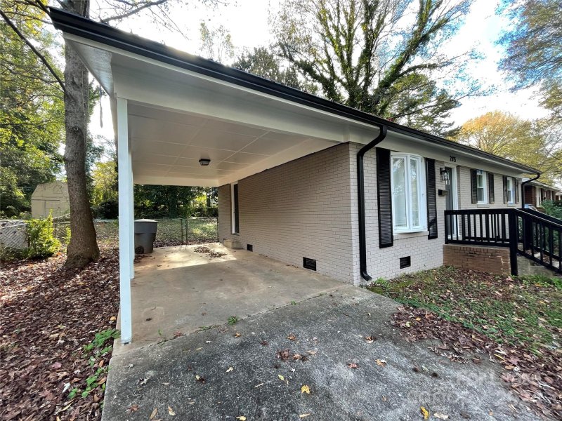 Property image 2 at 2815 Ravencroft Drive, Charlotte, NC 28208