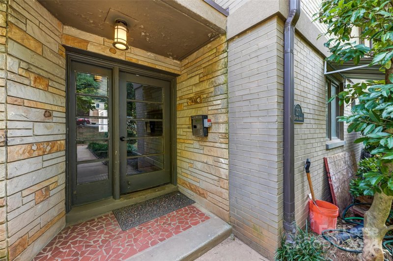 Property image 3 at 227 N Dotger Avenue, Charlotte, NC 28207