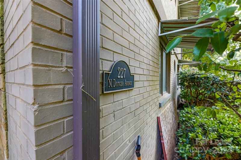 Property image 4 at 227 N Dotger Avenue, Charlotte, NC 28207