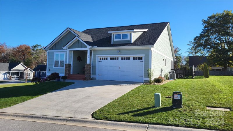 Property image 2 at 456 Windy Acres Knoll Drive, Hendersonville, NC 28792