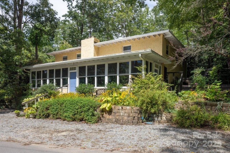 Property image 3 of 26 Kitazuma Road in Ridgecrest, Black Mountain, NC 28711