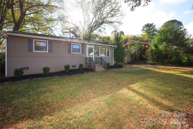 Property image 4 at 2822 Shamrock Drive, Charlotte, NC 28205