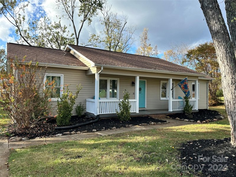 Property image 2 at 1273 Courtney Drive, Hickory, NC 28602