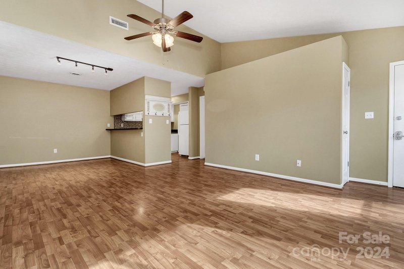 Property image 4 at 14 Ravencroft Lane, Asheville, NC 28803