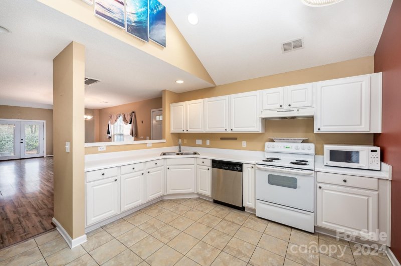 Property image 4 at 10650 Greyhound Drive, Charlotte, NC 28269