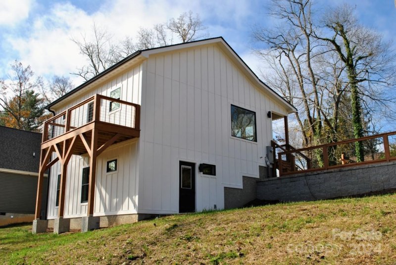 Property image 3 at 105 Ivanhoe Drive, Swannanoa, NC 28778