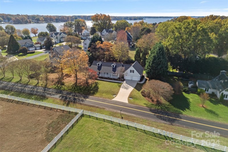 Property image 2 at 567 Canvasback Road, Mooresville, NC 28117