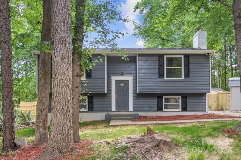 Property image 3 at 8430 Shiredale Lane, Charlotte, NC 28212