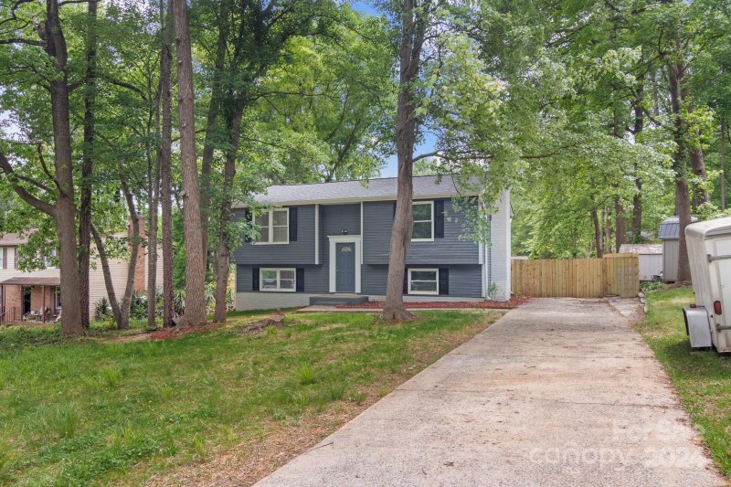 Property image 4 at 8430 Shiredale Lane, Charlotte, NC 28212