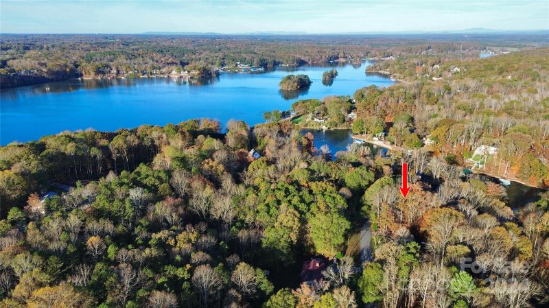 Property image 5 of 142 Mimosa Road in Spring Shore, Statesville, NC 28677