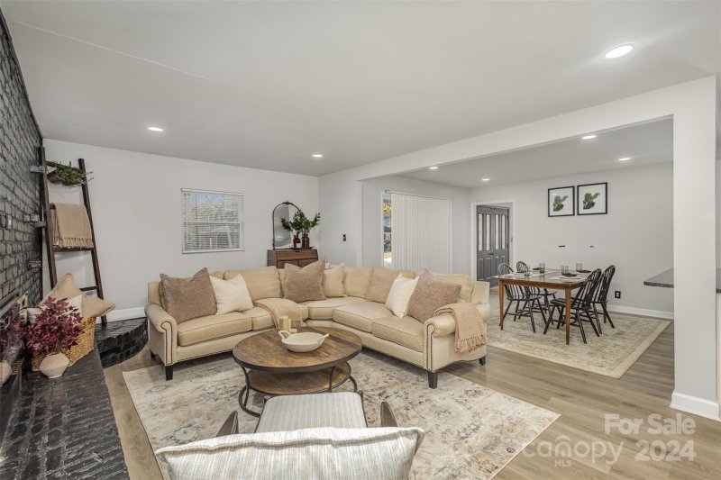 Property image 5 at 6421 Spring Garden Lane, Charlotte, NC 28213