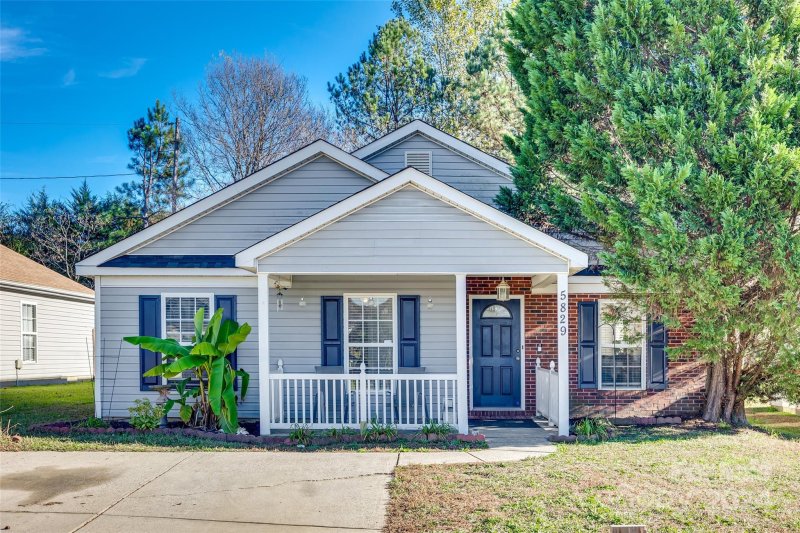 5829 Greenway Vista Lane