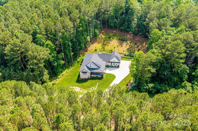 Property image 4 of 100 White Fawn Circle in River Bend, Granite Falls, NC 28630