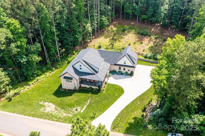 Property image 5 of 100 White Fawn Circle in River Bend, Granite Falls, NC 28630