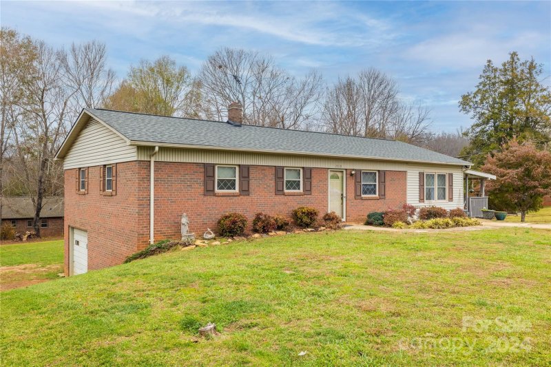 Property image 2 at 2559 Sweetbriar Circle, Lenoir, NC 28645