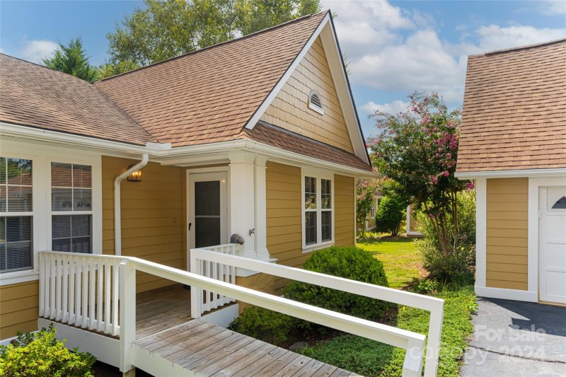 Property image 4 at 403 Woodlea Court, Asheville, NC 28806