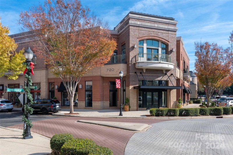 Property image 2 at 720 Governor Morrison Street, Charlotte, NC 28211
