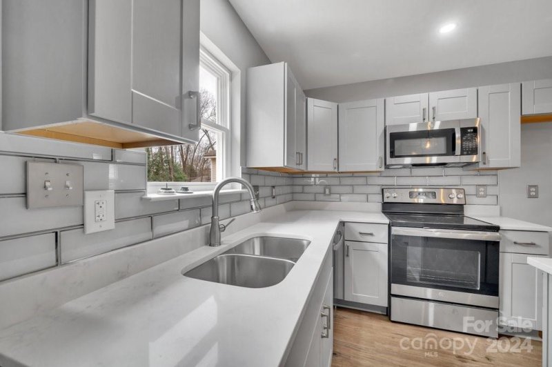 Property image 2 at 3613 Simmons Street, Charlotte, NC 28208