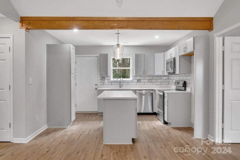 Property image 5 at 3613 Simmons Street, Charlotte, NC 28208