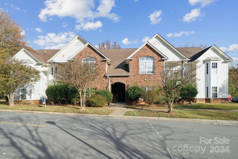 Property image 3 at 2523 Carya Pond Lane, Charlotte, NC 28212