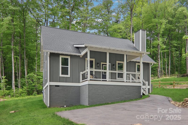Property image 5 of 593 Twinbrook Lane in Twinbrooks Resort, Maggie Valley, NC 28751