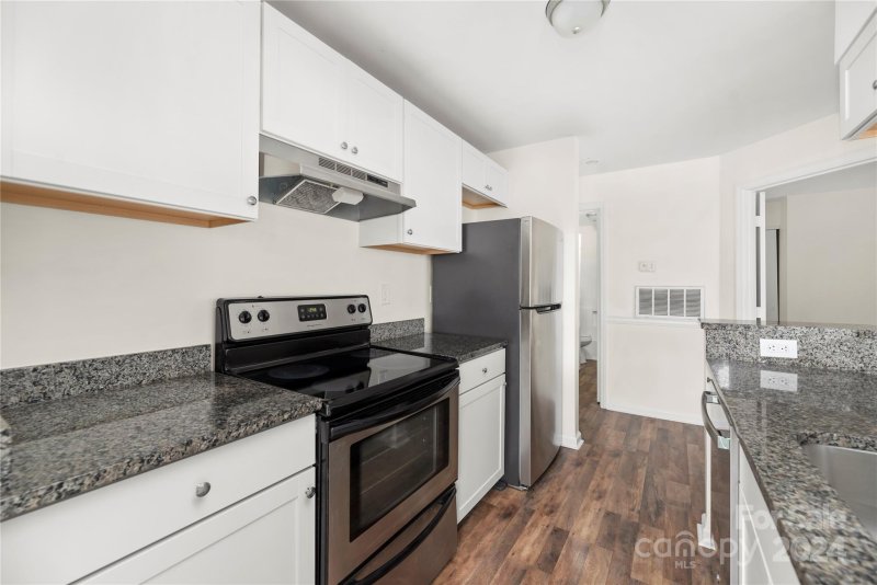 Property image 2 at 8220 Cedar Glen Drive, Charlotte, NC 28212