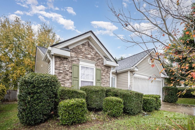 Property image 2 at 105 Ranlo Avenue, Gastonia, NC 28054