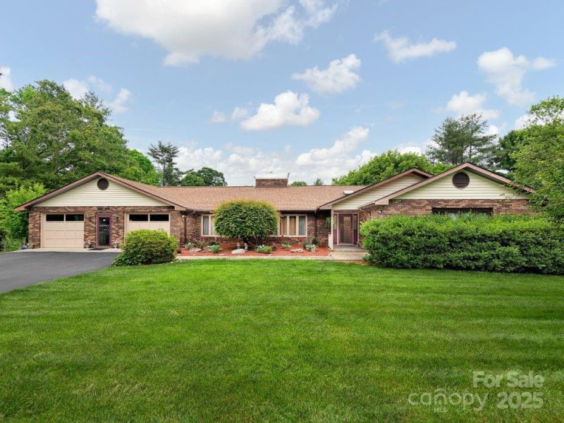 Rugby Meadows, Hendersonville Community