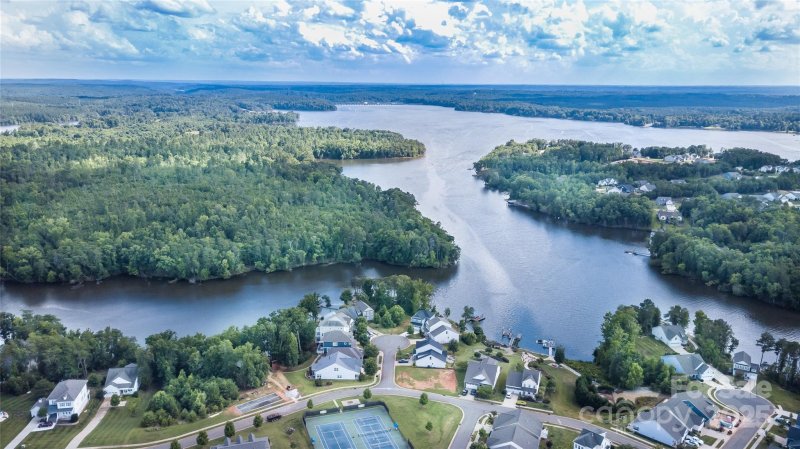 10153 Lakeshore Drive