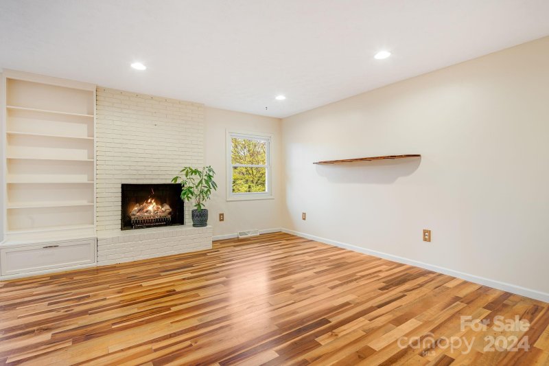 Property image 3 at 92 Botany Drive, Asheville, NC 28805