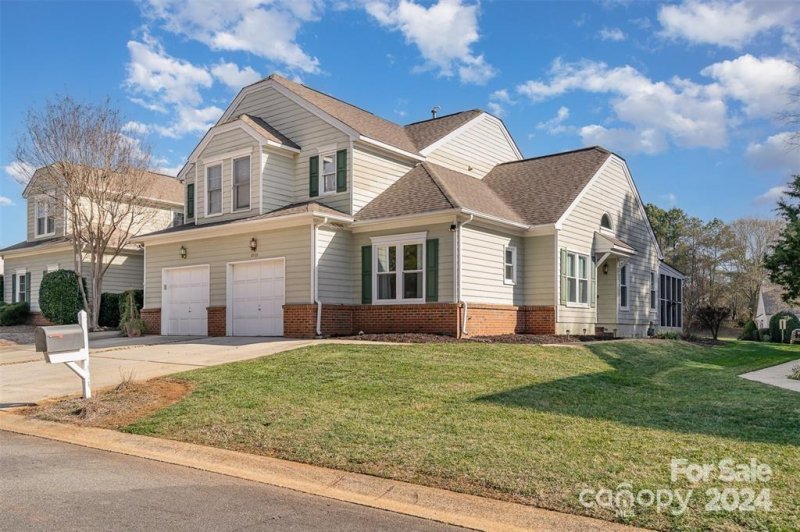 Property image 2 at 8720 Fox Chase Lane, Charlotte, NC 28269