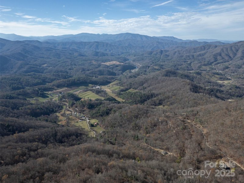 Property image 5 of 1098 Hyacinth Drive in Panther Creek Estates, Clyde, NC 28721